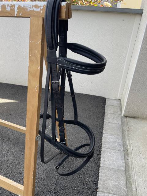 Bridon en cuir noir 