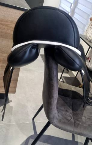 Selle Ikonic Light Dressage Mono 17"