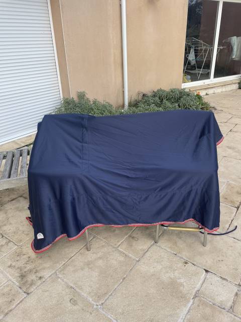 Couverture s&eacute;chante equitheme 