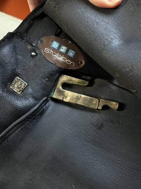 Selle mixte Stubben Siegfried II noire et fauve T.17,5/