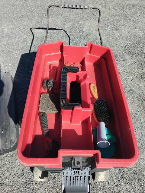 Vends bo&icirc;te de pansage 