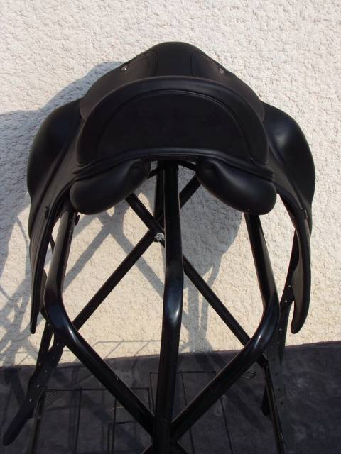 Selle Dressage Antares &eacute;tat neuf 17'5
