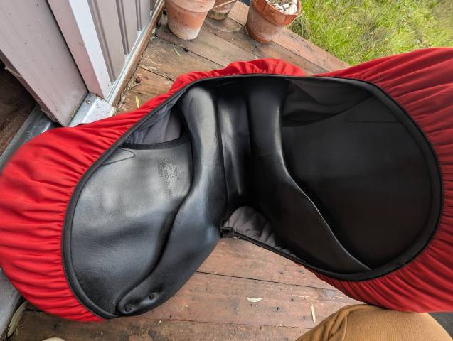 Selle CSO Equipe doubl&eacute; veau noir 17,5