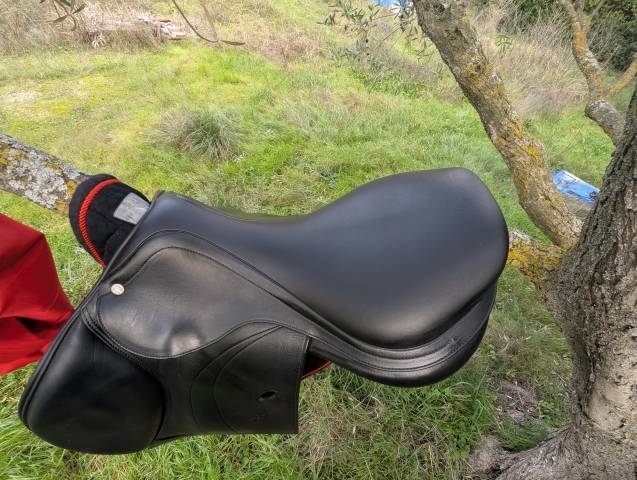 Selle CSO Equipe doubl&eacute; veau noir 17,5