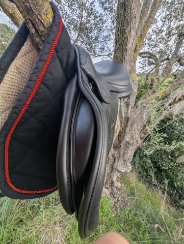 Selle CSO Equipe doubl&eacute; veau noir 17,5