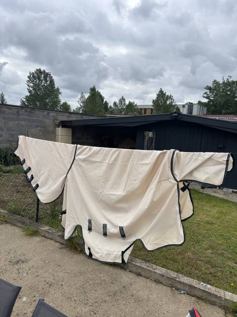 Couverture anti mouches/dermite + bonnet 