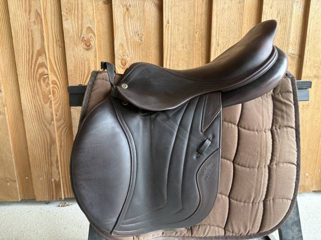 Selle CWD doubl&eacute;e buffle  Modele SE02 175 TR 2L