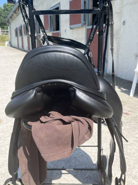 Selle dressage Antares mod&egrave;le Signature quartiers 3N