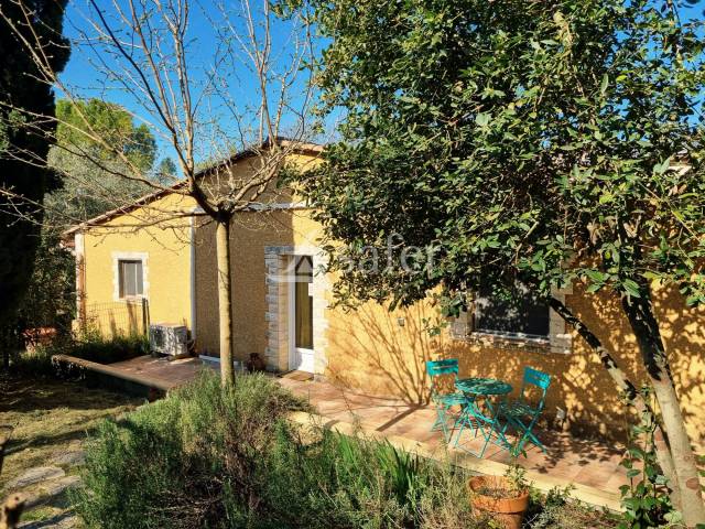Aux portes d'Uz&egrave;s, propri&eacute;t&eacute; agrotouristique familiale aux mu