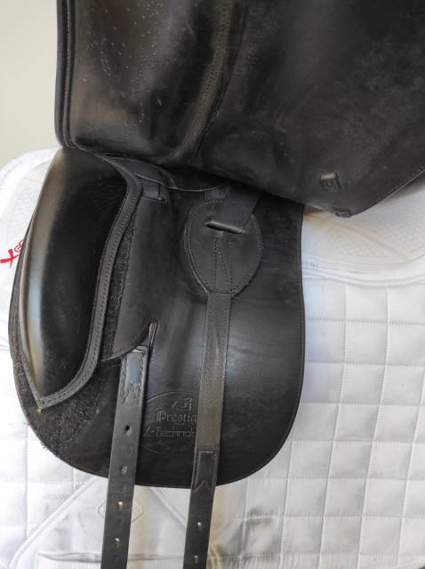 Selle de dressage Prestige &agrave; vendre 