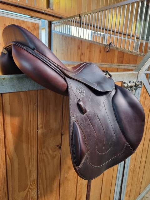 Selle Antar&egrave;s mono quartier  17 pouces