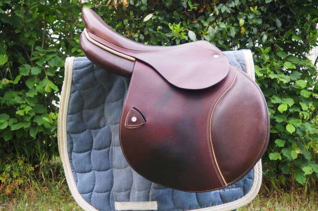 Selle mixte 17,5 pouces achet&eacute;e en 2025