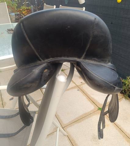 Selle de dressage 