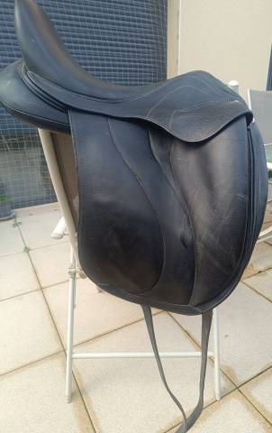 Selle de dressage 