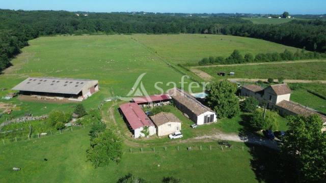 Proche DORDOGNE: propri&eacute;t&eacute; compl&egrave;te de 18 hectares, au calme