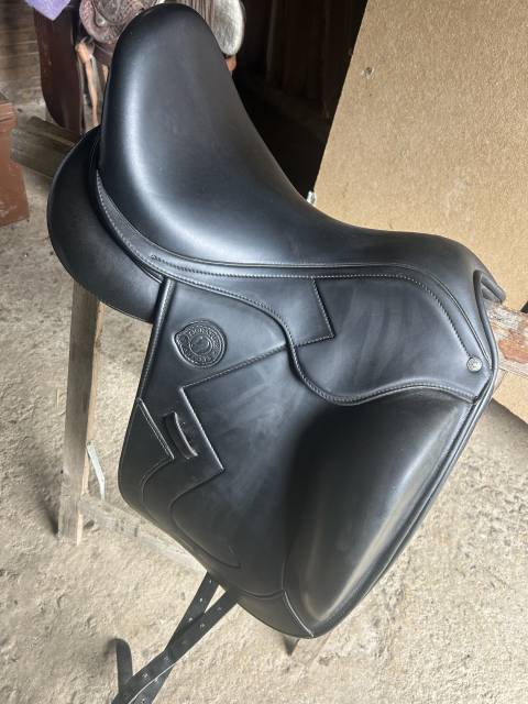 Selle dressage antares signatures 17,5 noir 
