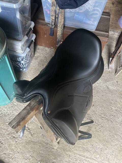 Selle dressage antares signatures 17,5 noir 