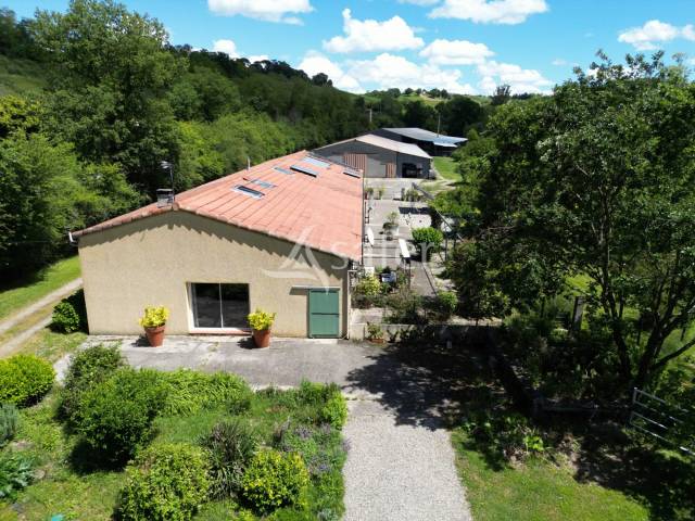 Propri&eacute;t&eacute; sur 17 ha en Vall&eacute;e de la L&egrave;ze
