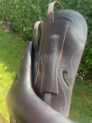 Selle dressage marron prestige, sellerie Fouilloux