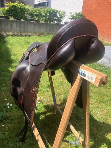 Selle dressage marron prestige, sellerie Fouilloux