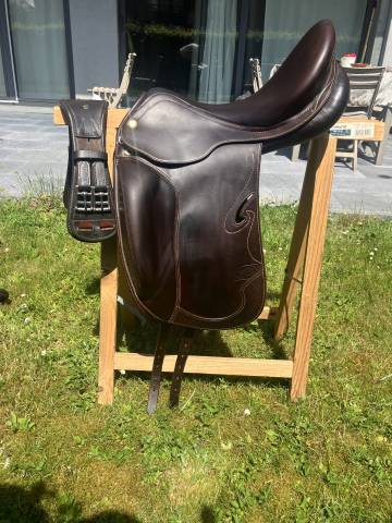 Selle dressage marron prestige, sellerie Fouilloux