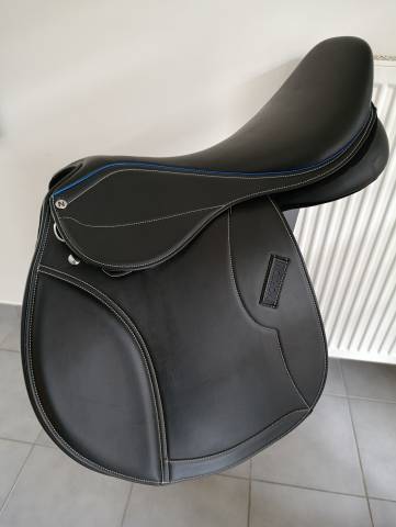 Selle Norton synth&eacute;tique 17.5"