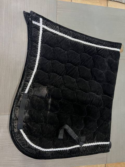 Tapis spectacle ib&eacute;rique noir velours cheval liser&eacute; arg