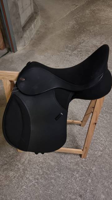 Selle Thorowgood Haut Garrot Compact 17"