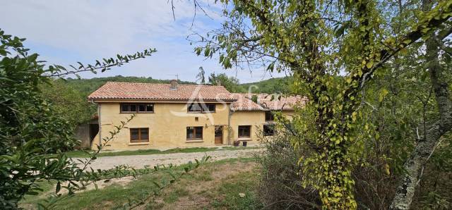 Propri&eacute;t&eacute; sur 20 ha en vall&eacute;e de la L&egrave;ze