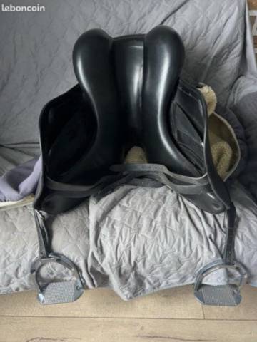 Selle dressage Meyer 17 noir