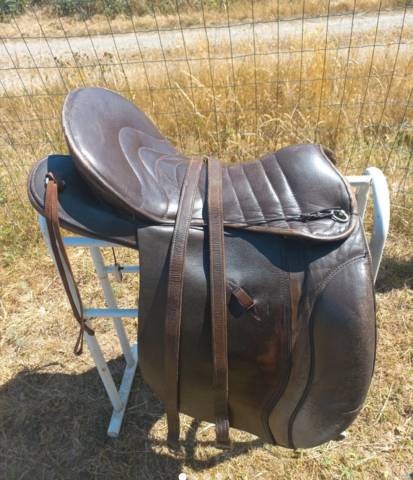 Selle cuir taille cheval de trait 