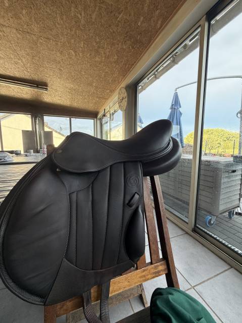 Selle Forestier Boeckelo 17&rdquo; Ch&acirc;taigne &ndash; Cuir Buffle &ndash; 