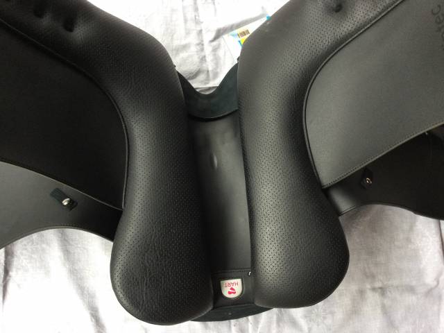 SELLE DRESSAGE NEUVE 16,5&rsquo;&rsquo; ISABELL ICON CAIR HART