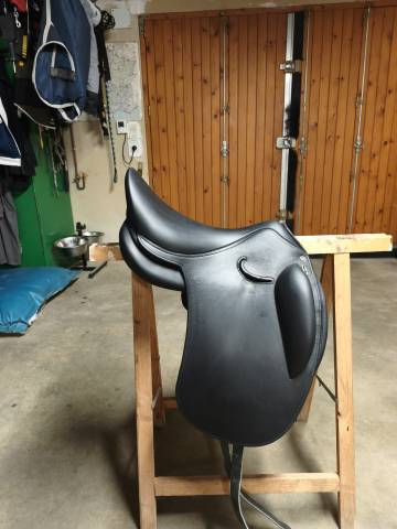 Selle de dressage 