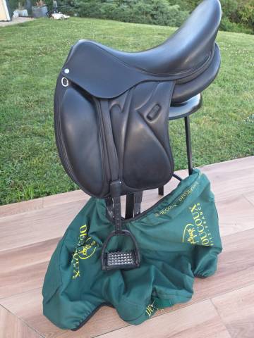Selle dressage Makila S DEVOUCOUX TBE  17.5 + &eacute;triers