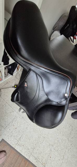 Selle l'&eacute;quipe noire expression monoquartier quartier