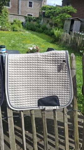 Tapis de selle BR dressage Full beige  tr&egrave;s bon &eacute;tat 