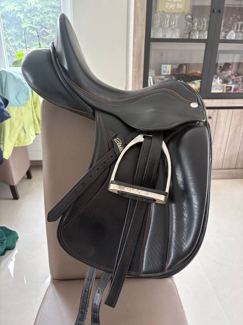 Selle dressage Zaldi SanJorge 17&acute; noire