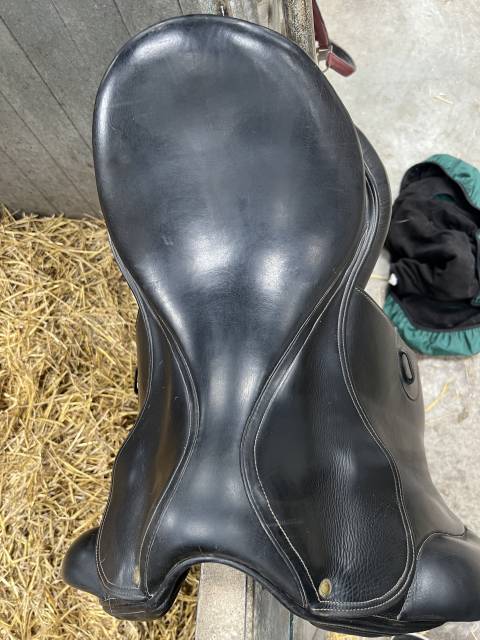Selle de dressage 