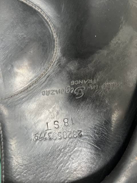 Selle de dressage 