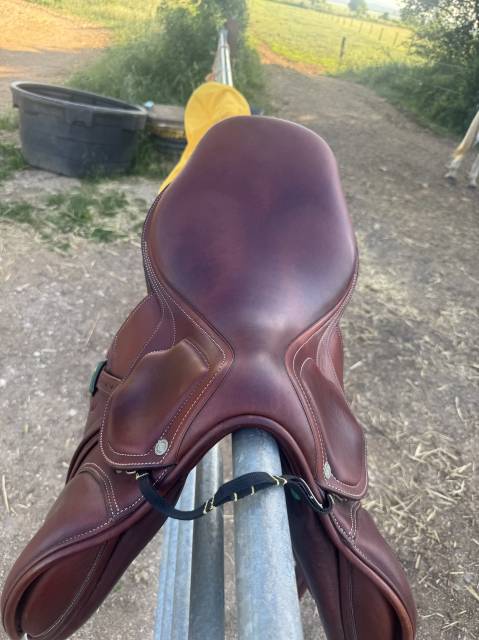 Selle Amerigo 17"