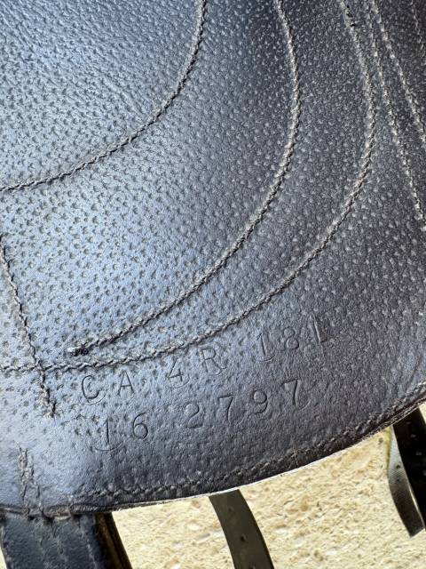 Selle de dressage Antar&egrave;s 18&rdquo; Quartier 4 + accessoires