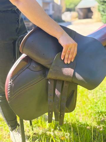 &Agrave; vendre : Selle CWD 18 pouces