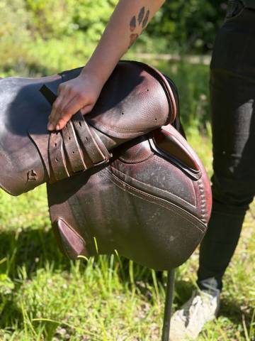 &Agrave; vendre : Selle CWD 18 pouces