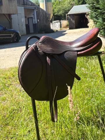 &Agrave; vendre : Selle CWD 18 pouces