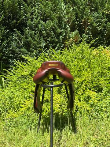 &Agrave; vendre : Selle CWD 18 pouces