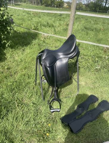 Belle Selle de dressage Childeric 17,5