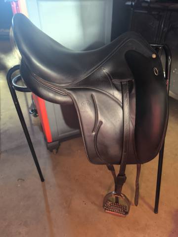 Selle brune Devoucoux 