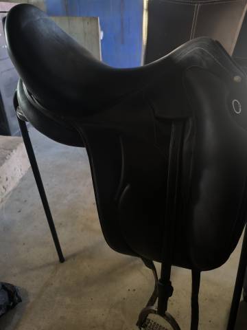 Selle brune Devoucoux 
