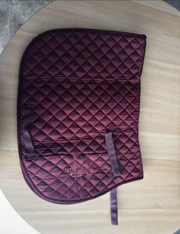 Tapis bordeaux 